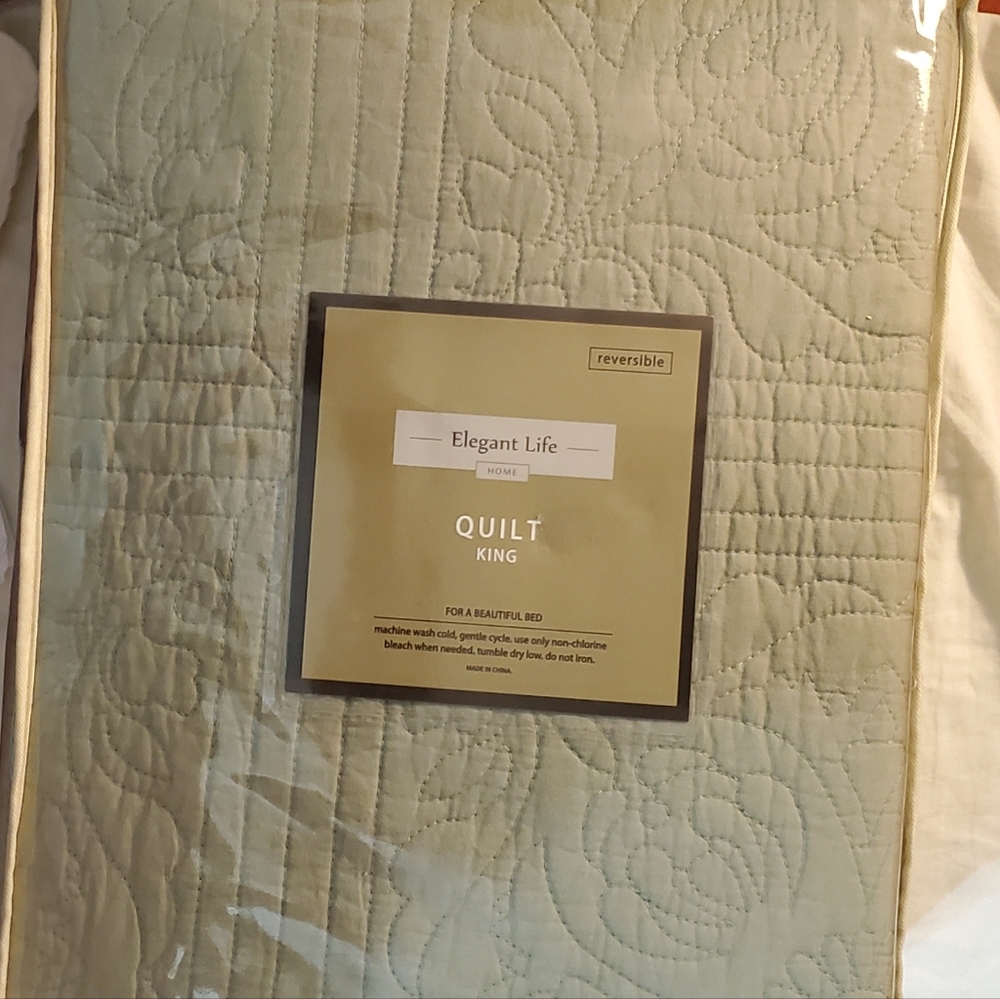 NWT Elegant Life Home Reversible King Quilt - Soft Green